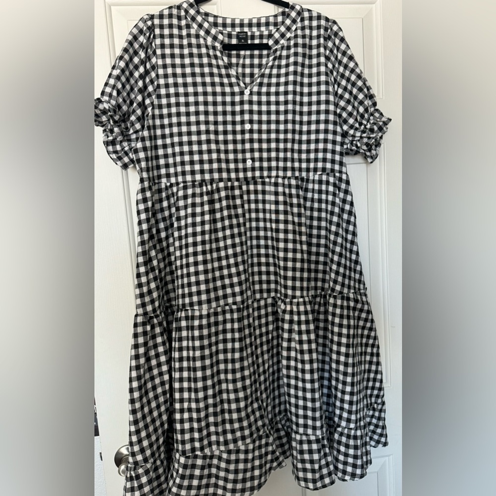 🆕 Emery Rose Gingham dress w/Ruffle Sleeves & Hem 🖤🤍 XL